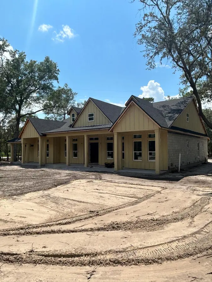 Completed residential siding installation by Endless Siding in Florida