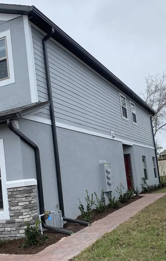 Completed residential siding installation by Endless Siding in Florida