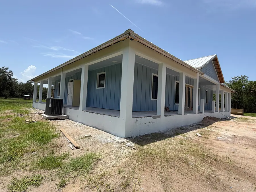 Completed residential siding installation by Endless Siding in Florida