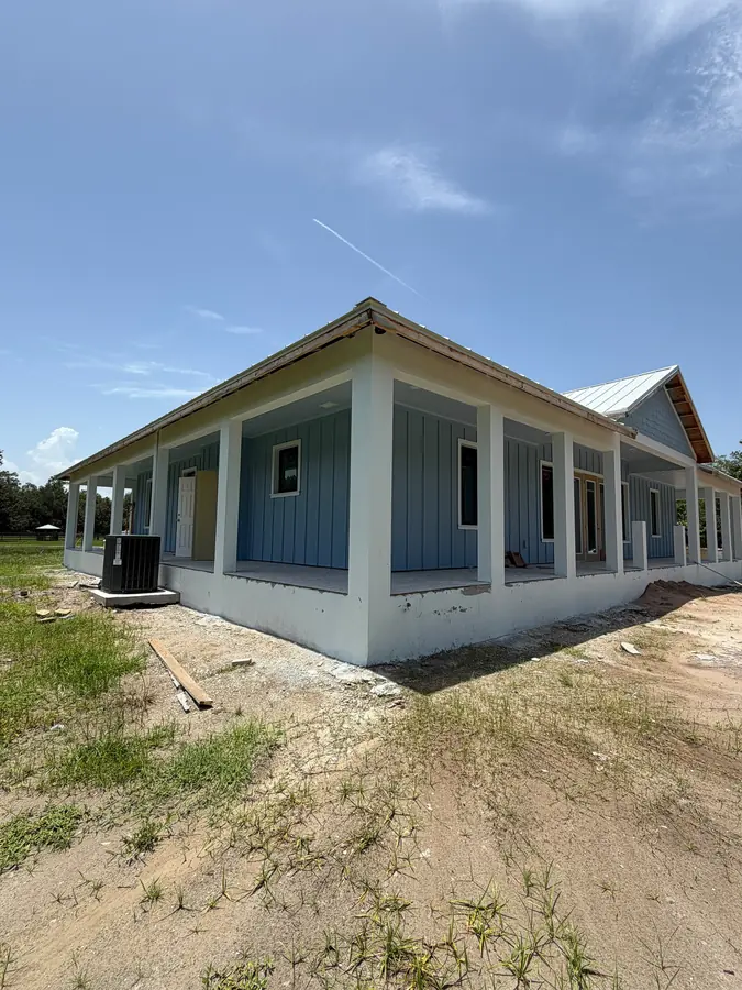 Completed residential siding installation by Endless Siding in Florida