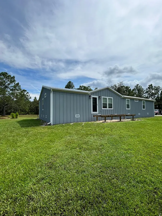 Completed residential siding installation by Endless Siding in Florida