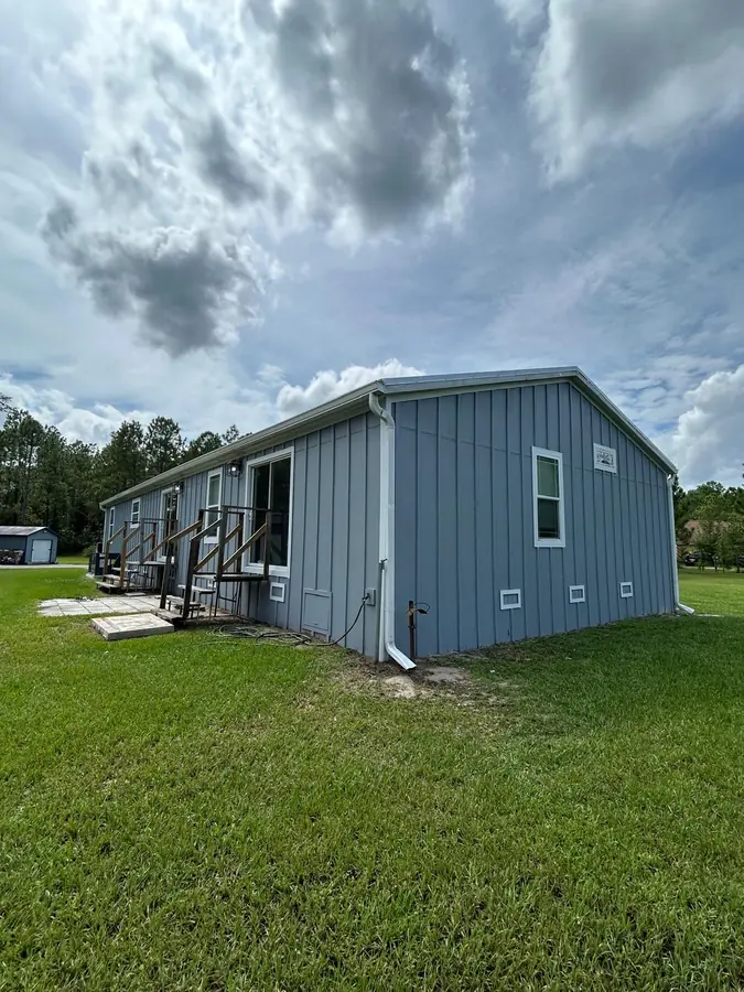Completed residential siding installation by Endless Siding in Florida