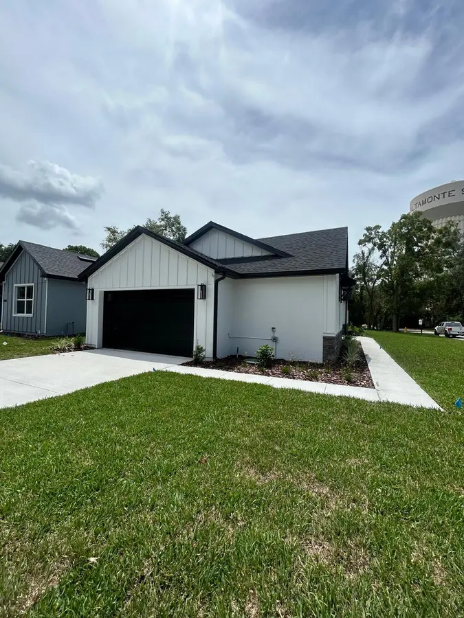 Completed residential siding installation by Endless Siding in Florida