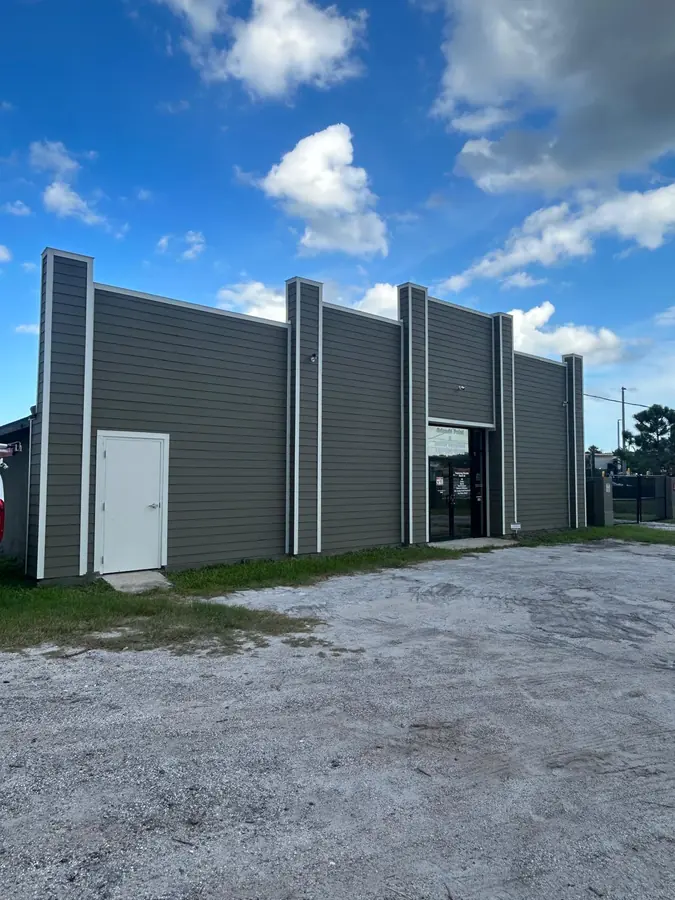 Completed commercial siding project by Endless Siding in Florida