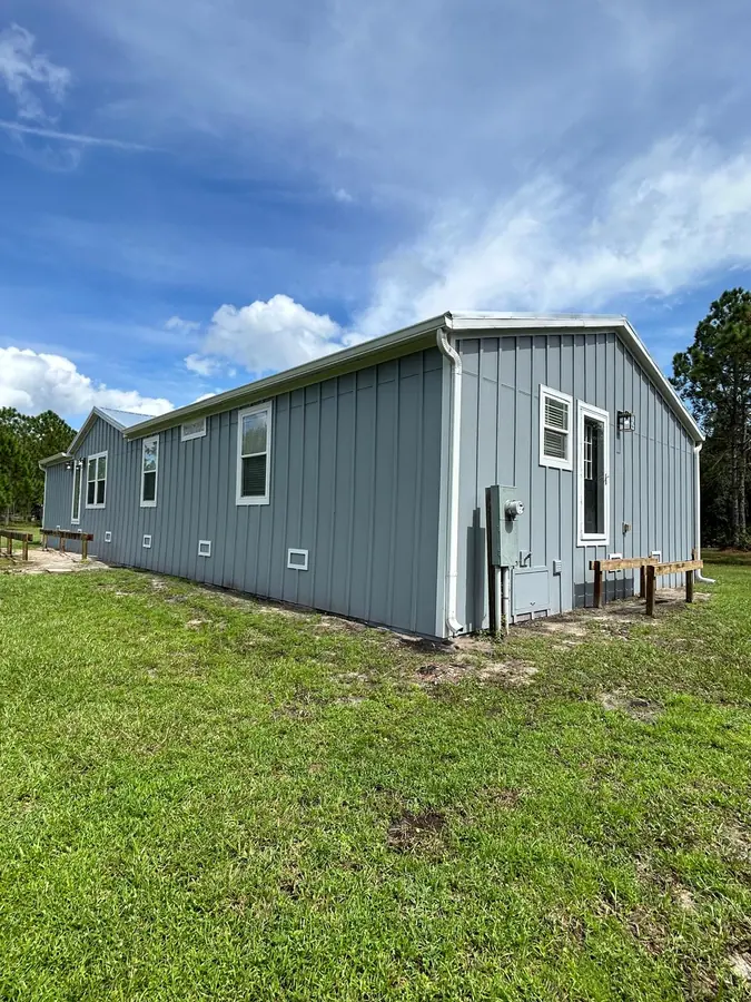 Completed residential siding installation by Endless Siding in Florida