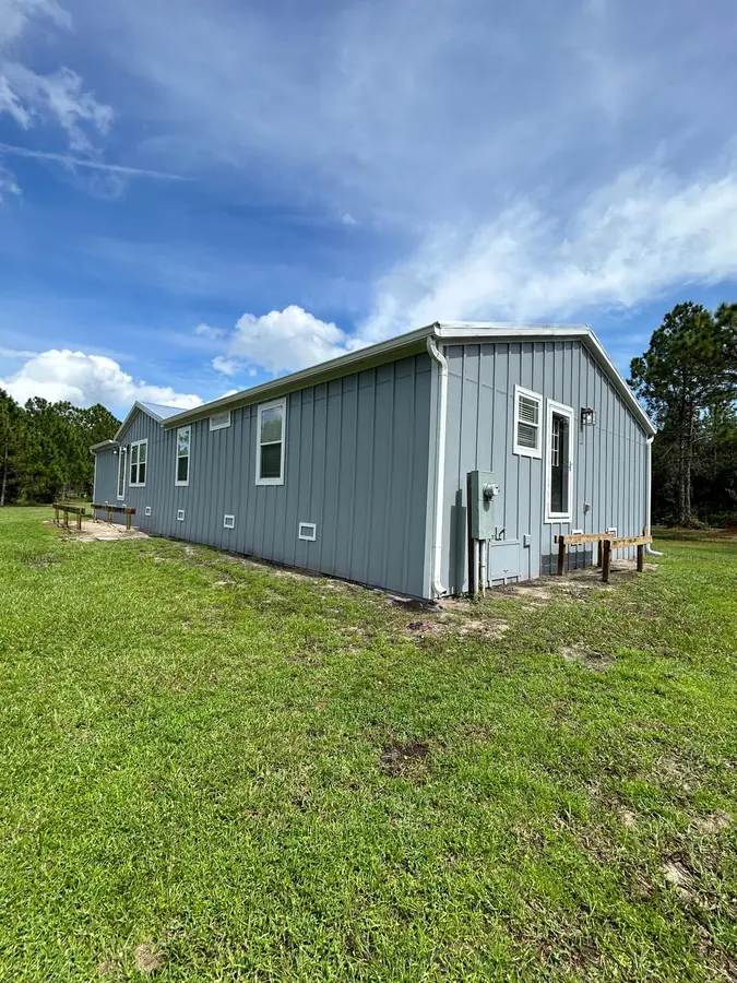 Completed residential siding installation by Endless Siding in Florida