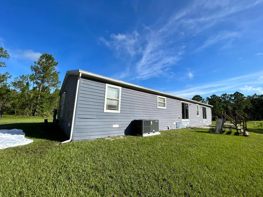 Completed residential siding installation by Endless Siding in Florida