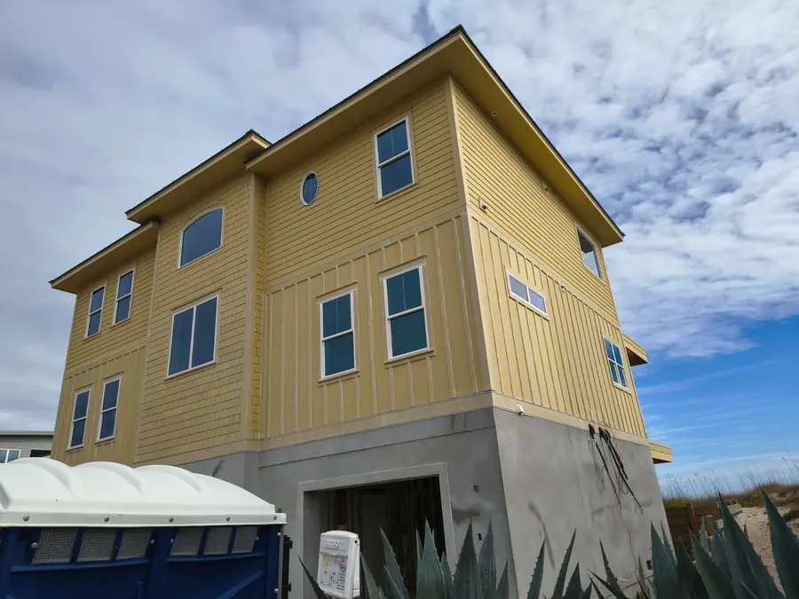 Completed residential siding installation by Endless Siding in Florida