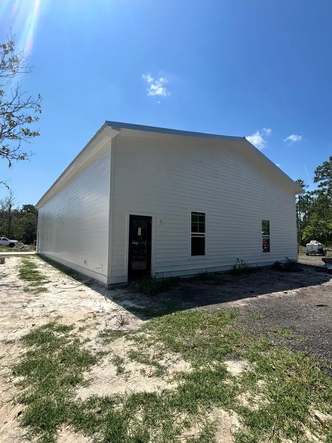 Completed residential siding installation by Endless Siding in Florida