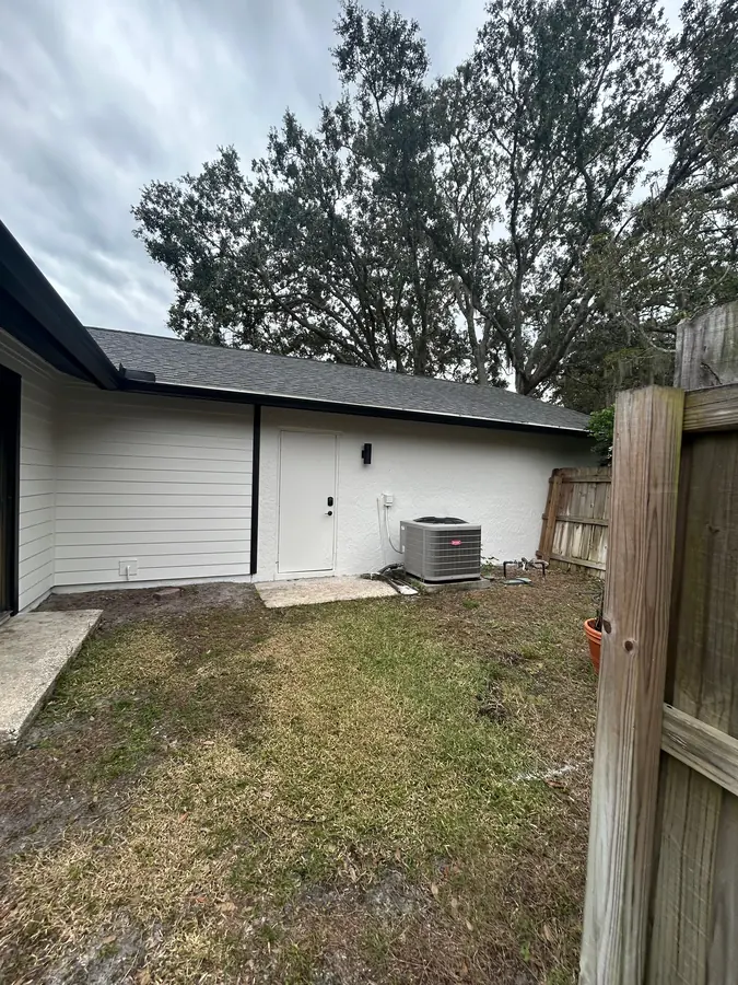 Completed residential siding installation by Endless Siding in Florida