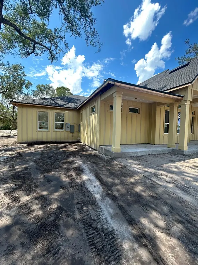 Completed residential siding installation by Endless Siding in Florida