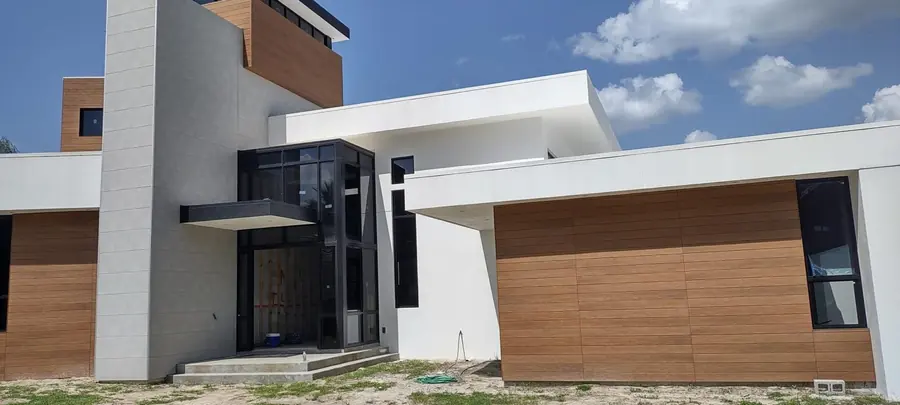 Completed residential siding installation by Endless Siding in Florida