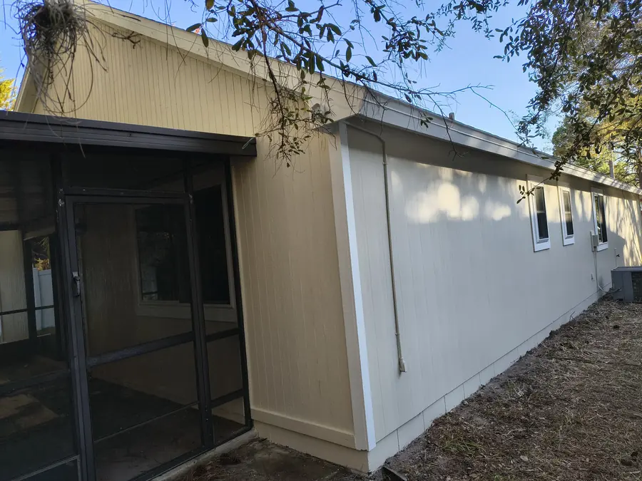 Completed residential siding installation by Endless Siding in Florida