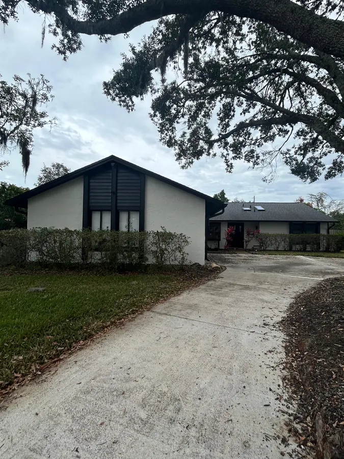 Completed residential siding installation by Endless Siding in Florida